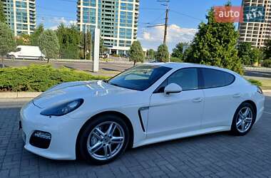 Фастбэк Porsche Panamera 2012 в Киеве