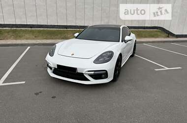 Фастбек Porsche Panamera 2018 в 