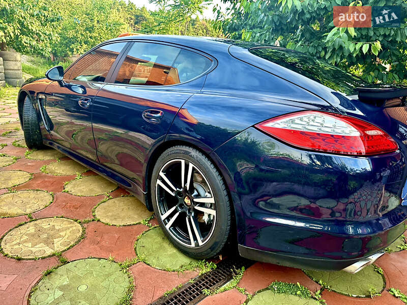 Фастбэк Porsche Panamera 2013 в Киеве