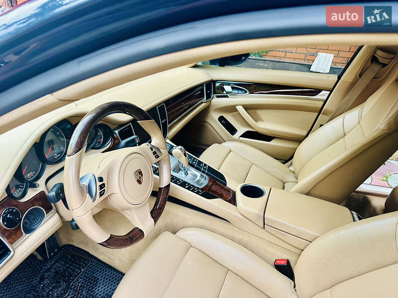 Фастбэк Porsche Panamera 2013 в Киеве