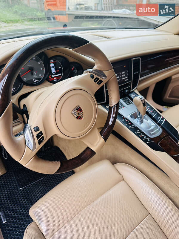 Фастбэк Porsche Panamera 2013 в Киеве