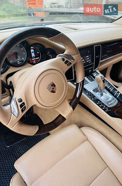 Фастбэк Porsche Panamera 2013 в 