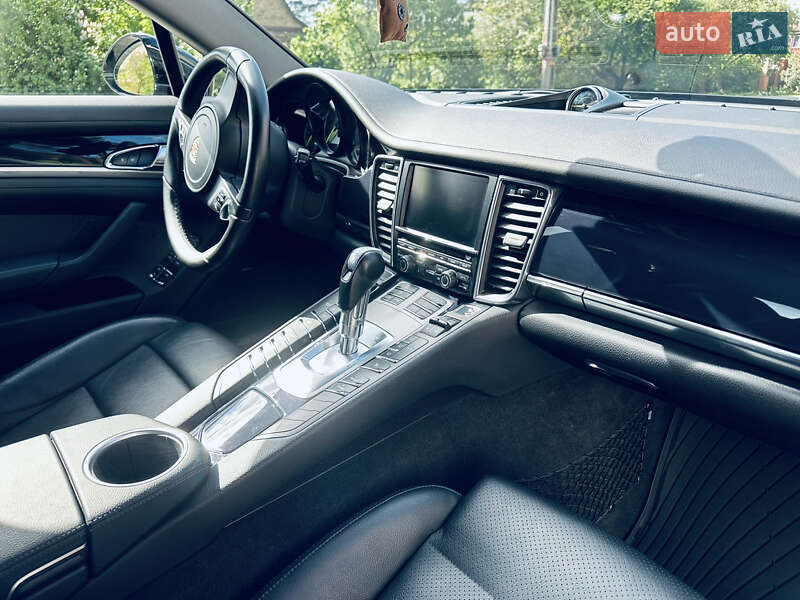 Фастбэк Porsche Panamera 2014 в Киеве