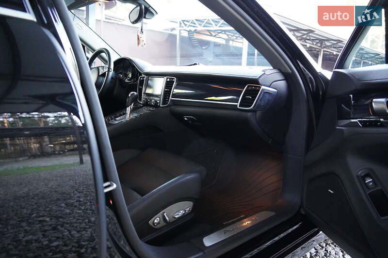 Фастбэк Porsche Panamera 2014 в Киеве