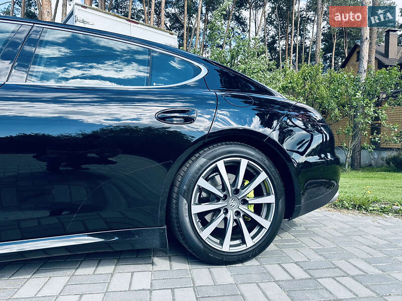 Фастбэк Porsche Panamera 2014 в Киеве