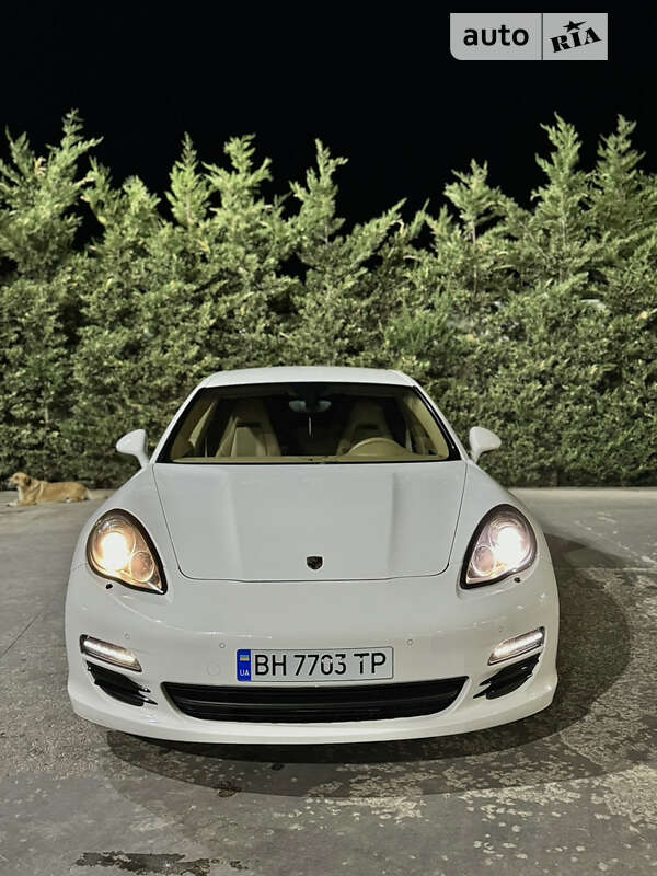 Фастбэк Porsche Panamera 2011 в Одессе