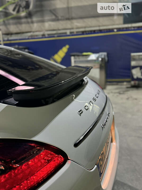Фастбэк Porsche Panamera 2011 в Одессе