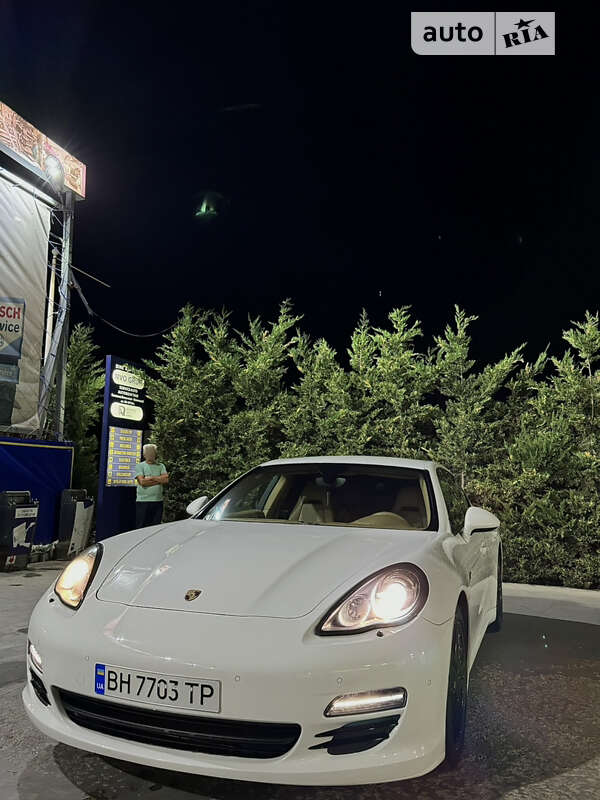 Фастбэк Porsche Panamera 2011 в Одессе