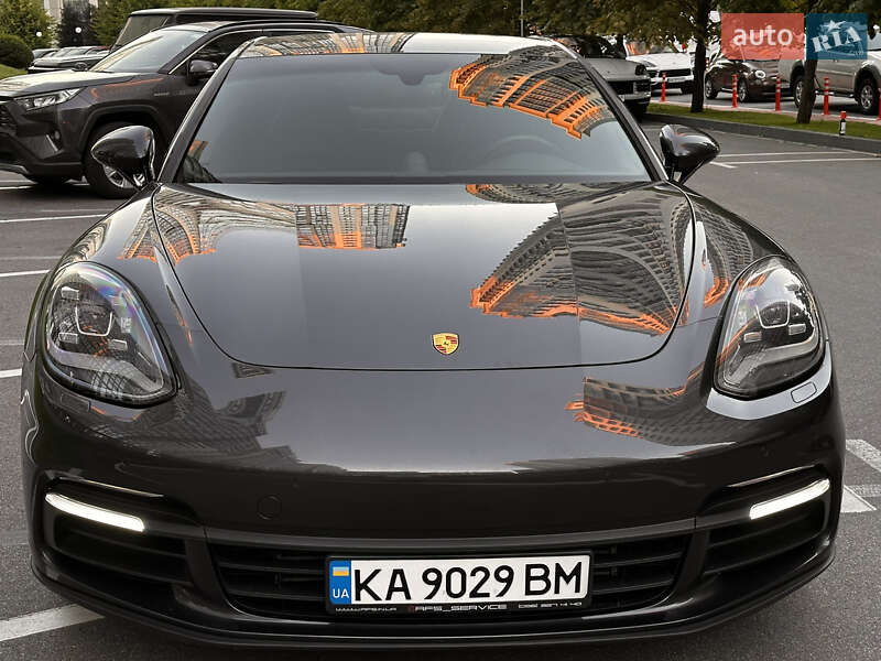 Фастбек Porsche Panamera 2018 в Києві