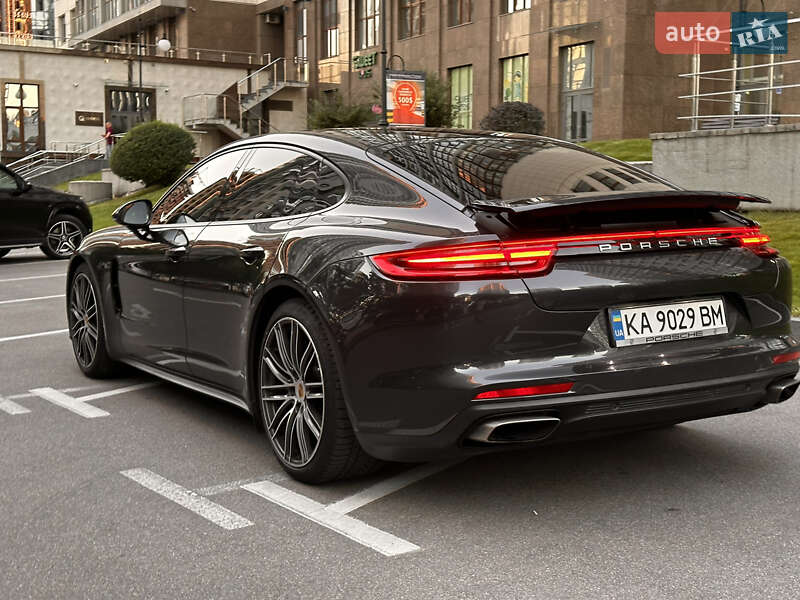 Фастбек Porsche Panamera 2018 в Києві