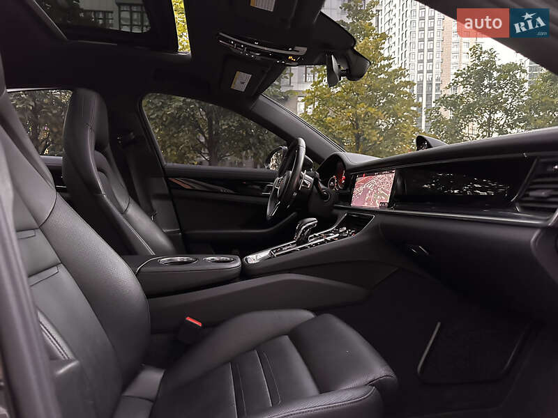 Фастбек Porsche Panamera 2018 в Києві