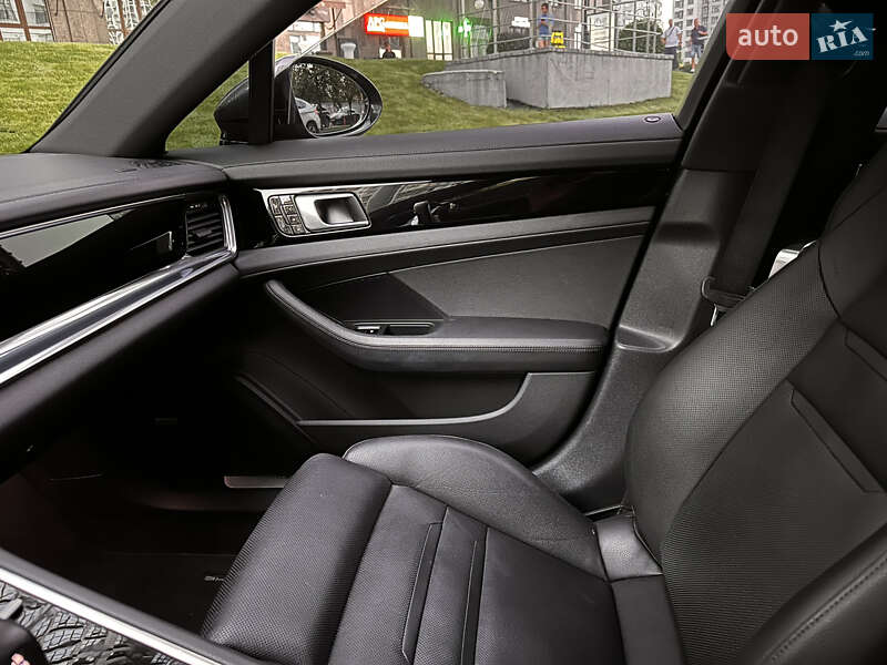 Фастбек Porsche Panamera 2018 в Києві
