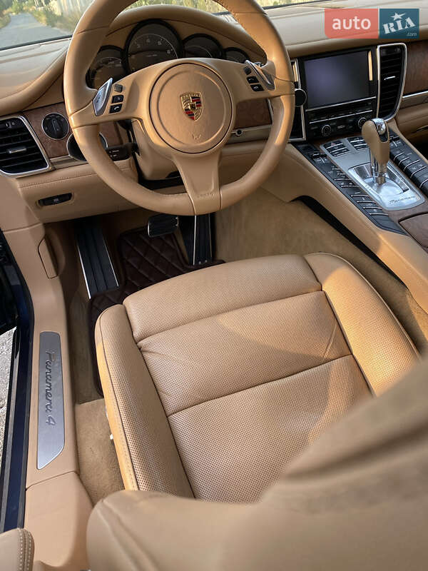Фастбэк Porsche Panamera 2013 в Киеве