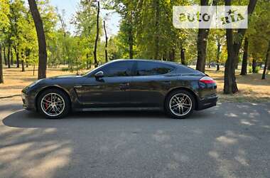 Фастбэк Porsche Panamera 2012 в Кривом Роге