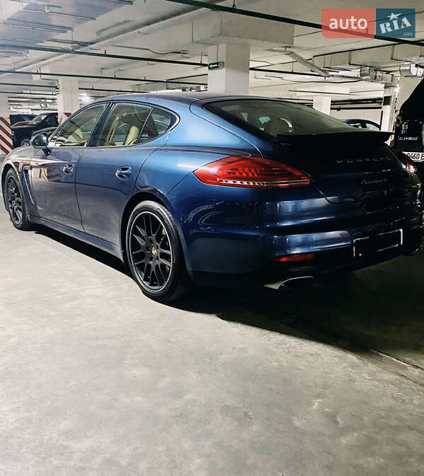 Фастбэк Porsche Panamera 2013 в Киеве