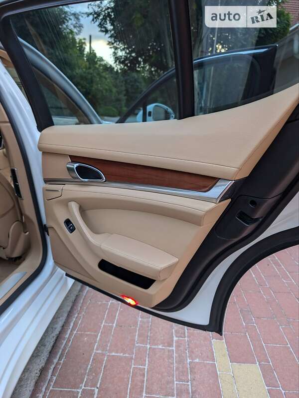 Фастбек Porsche Panamera 2014 в Ужгороді фото 33 Фастбек Porsche Panamera 2014 в Ужгороді
