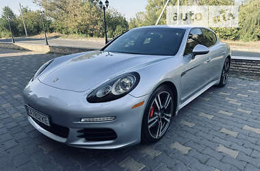 Фастбек Porsche Panamera 2014 в Умані