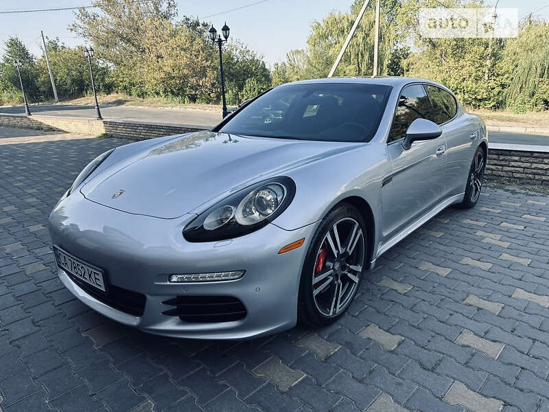 Фастбэк Porsche Panamera 2014 в 