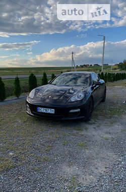 Фастбэк Porsche Panamera 2011 в Львове