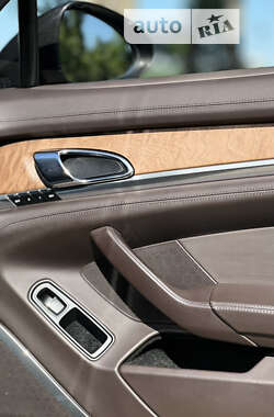 Лифтбек Porsche Panamera 2011 в 