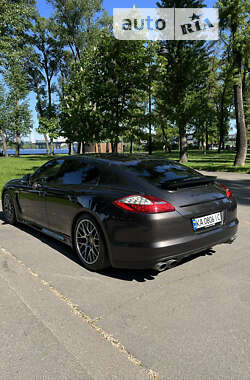 Лифтбек Porsche Panamera 2011 в 