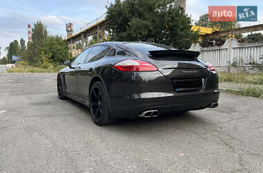 Лифтбек Porsche Panamera 2009 в 