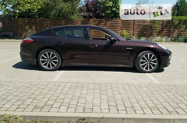 Фастбэк Porsche Panamera 2011 в 