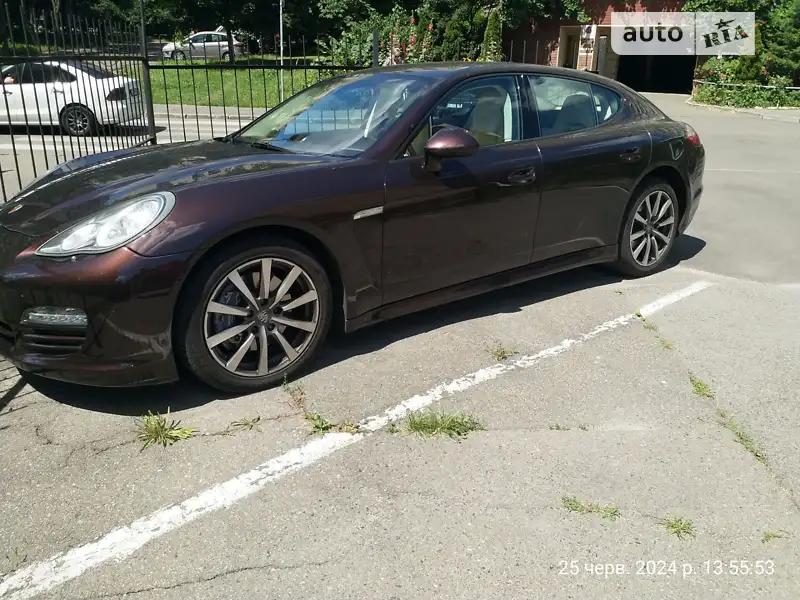 Фастбэк Porsche Panamera 2011 в 