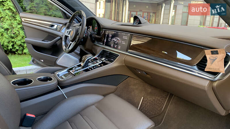 Фастбэк Porsche Panamera 2016 в Киеве
