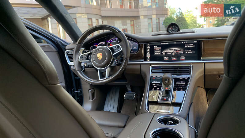 Фастбэк Porsche Panamera 2016 в Киеве