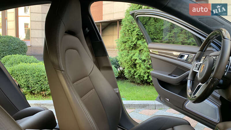 Фастбэк Porsche Panamera 2016 в Киеве