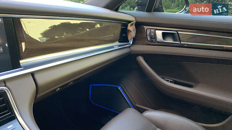 Фастбэк Porsche Panamera 2016 в Киеве