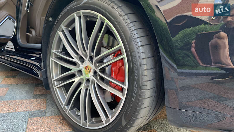 Фастбэк Porsche Panamera 2016 в Киеве