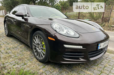 Фастбэк Porsche Panamera 2013 в Ирпене