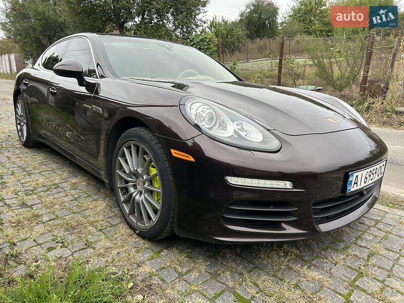 Фастбэк Porsche Panamera 2013 в Ирпене