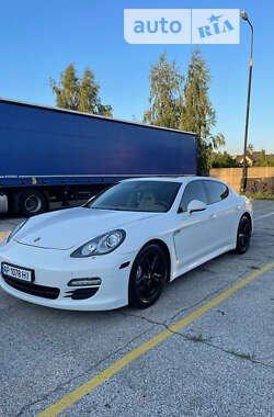 Фастбек Porsche Panamera 2011 в Києві