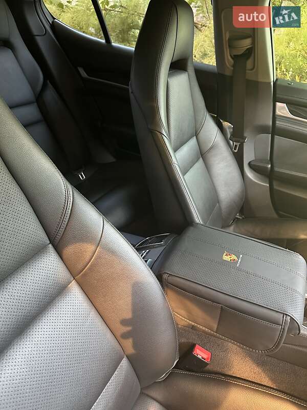 Фастбэк Porsche Panamera 2013 в Ворзеле