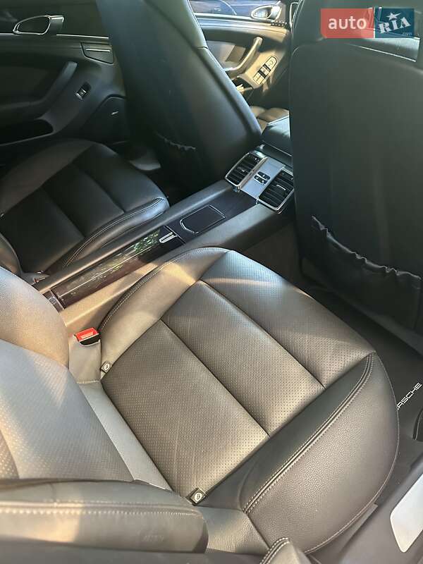 Фастбэк Porsche Panamera 2013 в Ворзеле