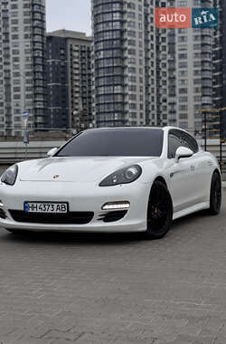 Фастбек Porsche Panamera 2011 в Києві