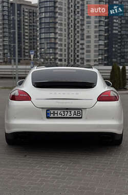 Фастбек Porsche Panamera 2011 в Києві