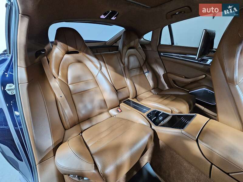 Фастбэк Porsche Panamera 2017 в Киеве