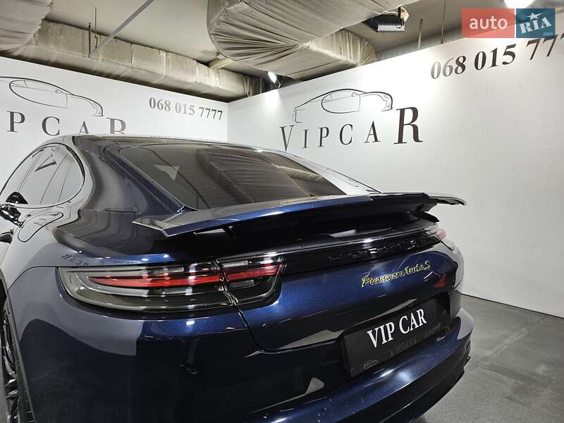 Фастбэк Porsche Panamera 2017 в Киеве