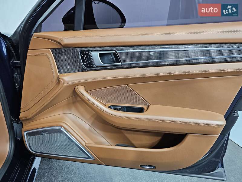 Фастбэк Porsche Panamera 2017 в Киеве