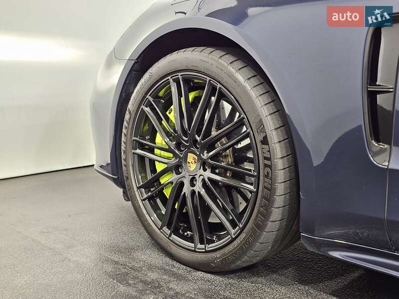 Фастбэк Porsche Panamera 2017 в Киеве