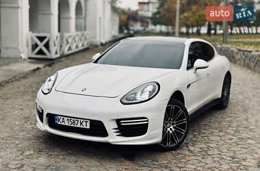 Фастбек Porsche Panamera 2010 в Білій Церкві