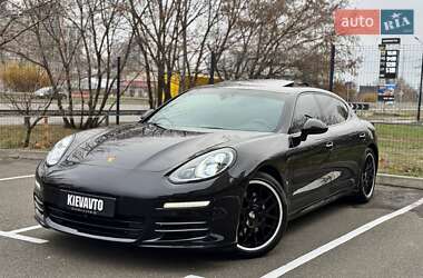 Фастбек Porsche Panamera 2013 в Києві