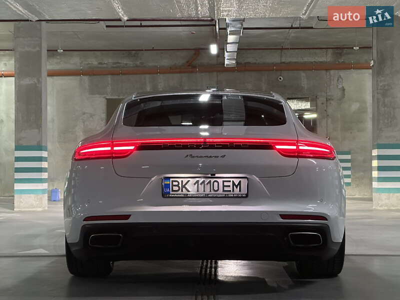 Фастбек Porsche Panamera 2017 в Львові