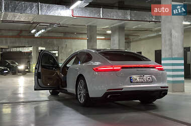 Фастбэк Porsche Panamera 2017 в 