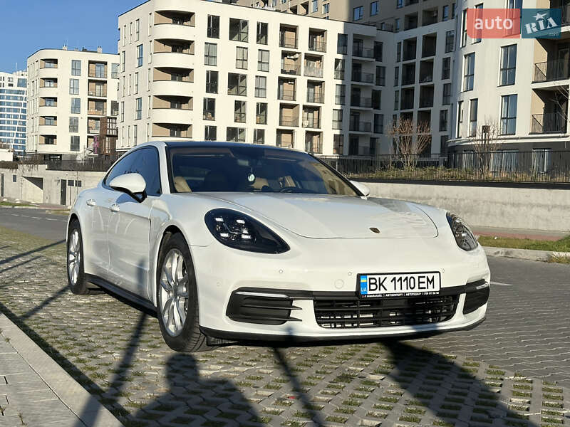 Фастбек Porsche Panamera 2017 в Львові