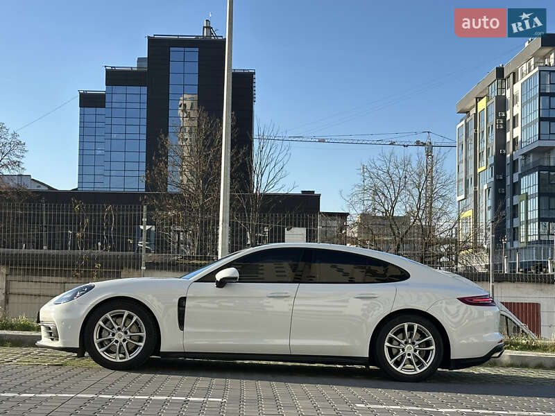Фастбек Porsche Panamera 2017 в Львові
